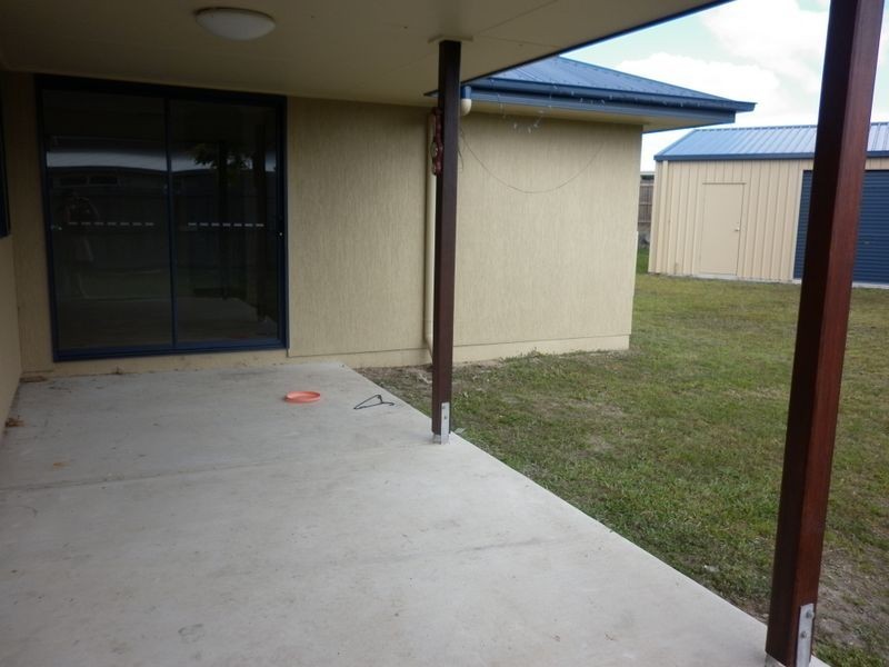 8 Creekside Esplanade, Cooloola Cove QLD 4580