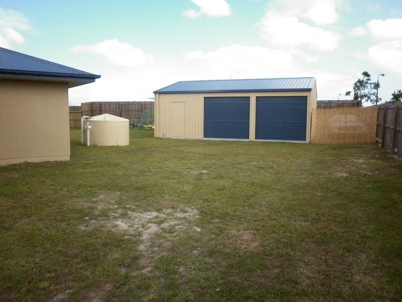 8 Creekside Esplanade, Cooloola Cove QLD 4580