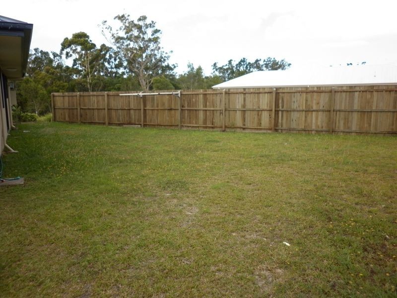 8 Creekside Esplanade, Cooloola Cove QLD 4580