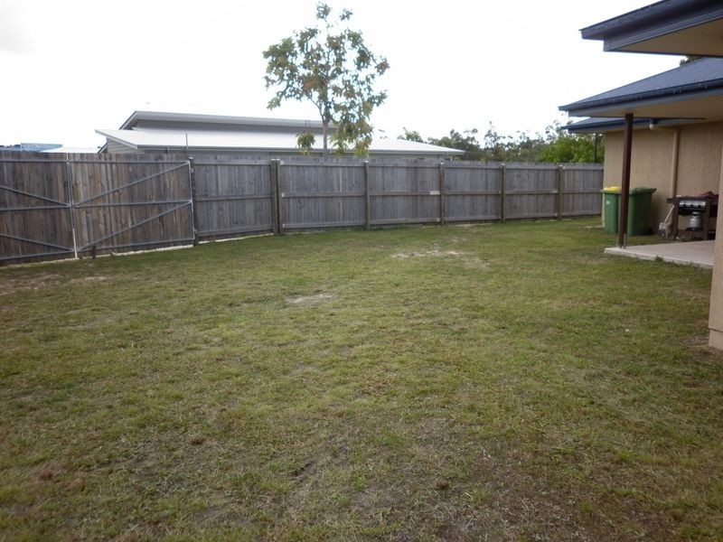 8 Creekside Esplanade, Cooloola Cove QLD 4580