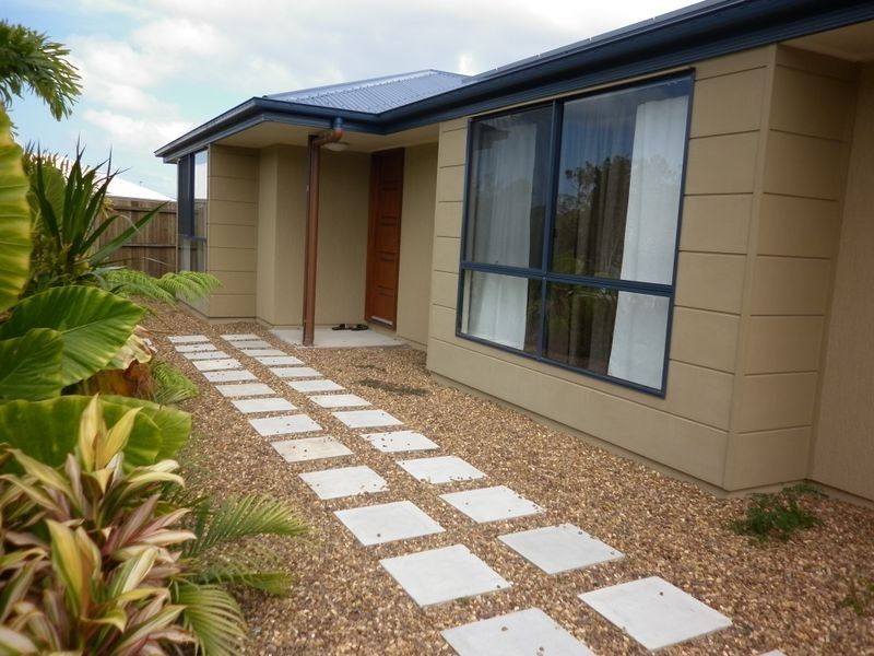 8 Creekside Esplanade, Cooloola Cove QLD 4580