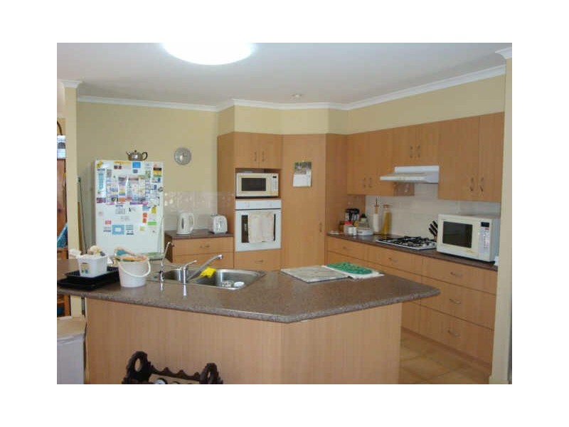 32 Canberra Avenue, Cooloola Cove QLD 4580