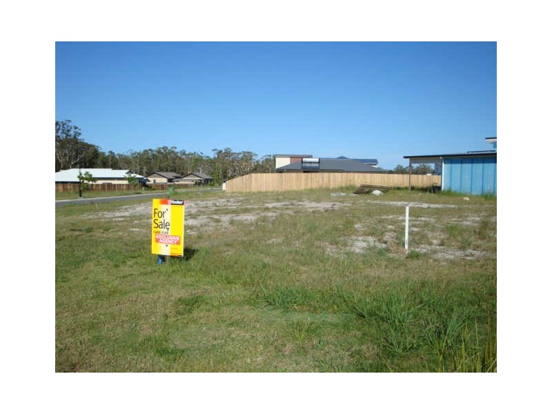 2 Sanctuary Way, Cooloola Cove QLD 4580