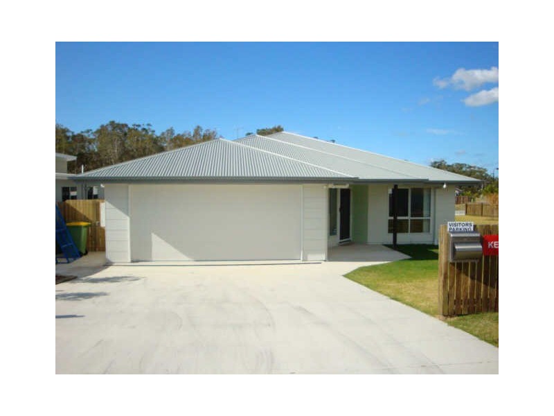 27 Creekside Esplanade, Cooloola Cove QLD 4580