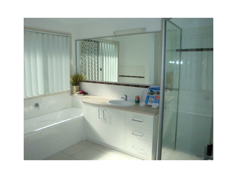 27 Creekside Esplanade, Cooloola Cove QLD 4580