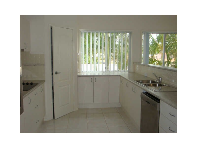 2/148 Toolara Rd, Tin Can Bay QLD 4580