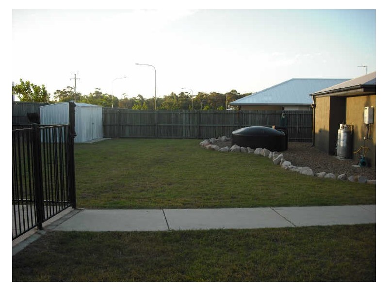 16 Dianella Cir, Cooloola Cove QLD 4580