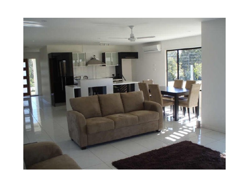 2 Creekside Esplanade, Cooloola Cove QLD 4580