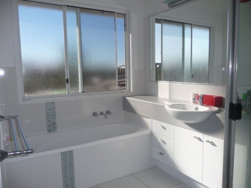 64 Fyshburn Dv, Cooloola Cove QLD 4580