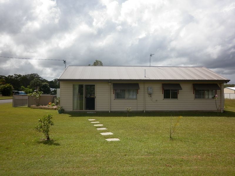 40 Canberra Ave, Cooloola Cove QLD 4580