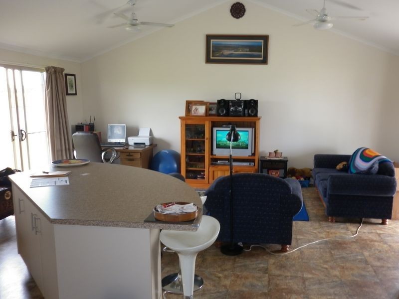 40 Canberra Ave, Cooloola Cove QLD 4580