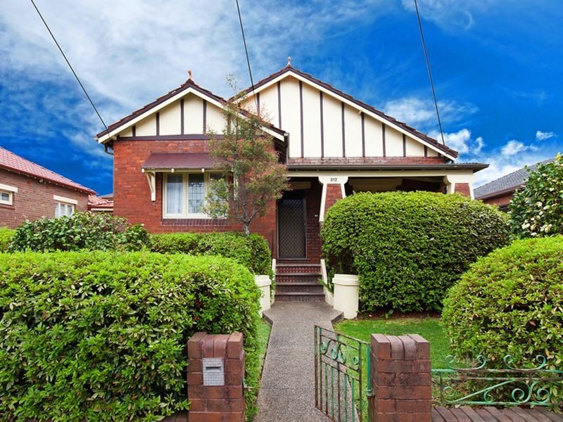 392 Lyons Road, Russell Lea NSW 2046