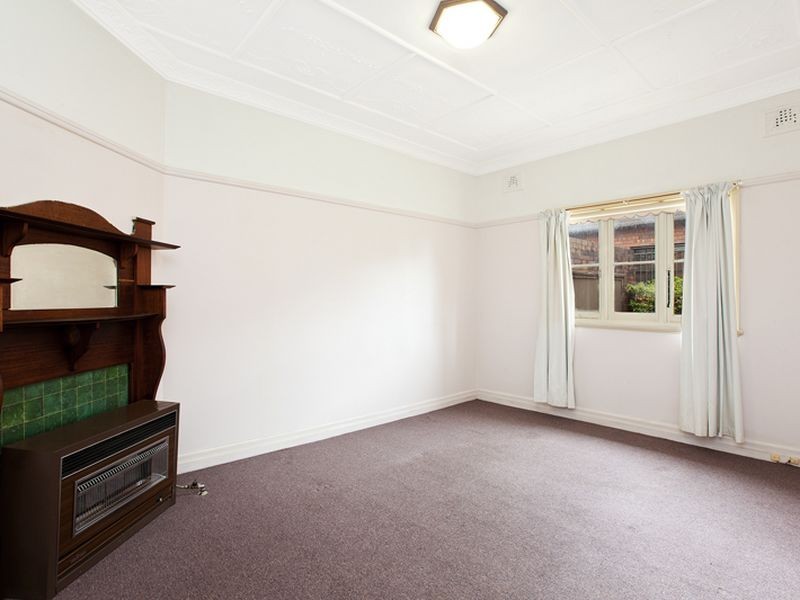 392 Lyons Road, Russell Lea NSW 2046