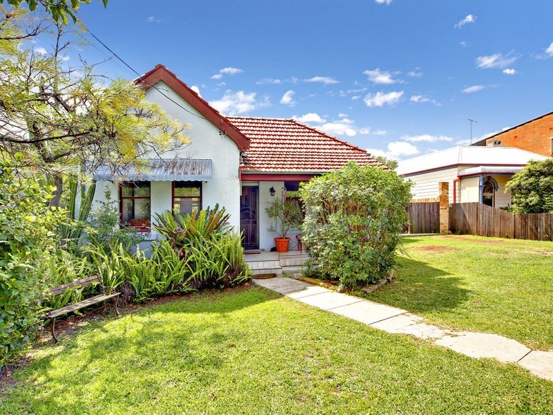 6 Tennyson Road, Concord NSW 2137