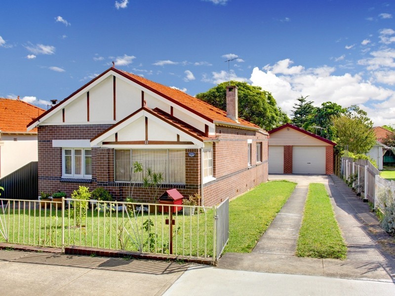 11 Derowie Avenue, Homebush NSW 2140