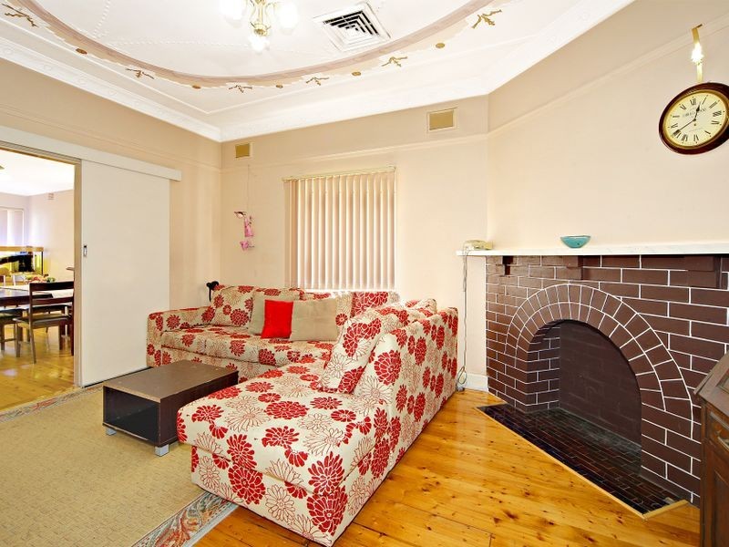11 Derowie Avenue, Homebush NSW 2140