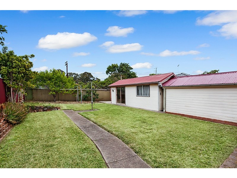 2 Kerslake Avenue, Regents Park NSW 2143