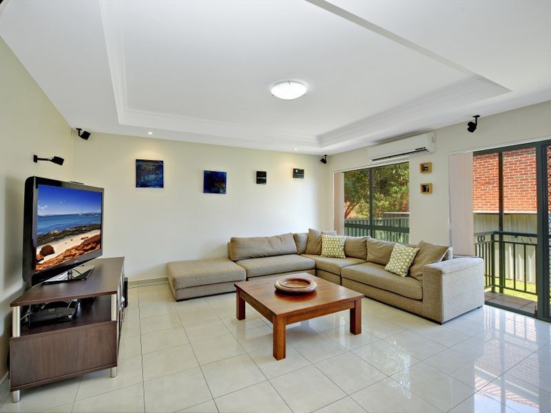 1/42 Napoleon Road, Greenacre NSW 2190