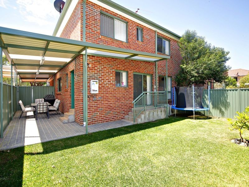 1/42 Napoleon Road, Greenacre NSW 2190
