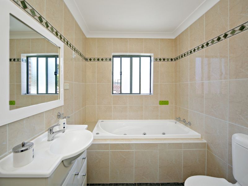 1/42 Napoleon Road, Greenacre NSW 2190