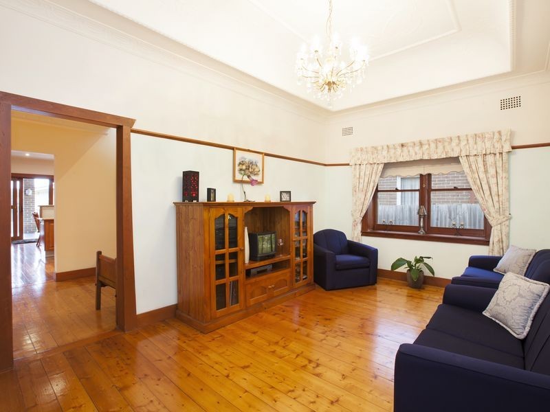 60 Links Avenue, Concord NSW 2137