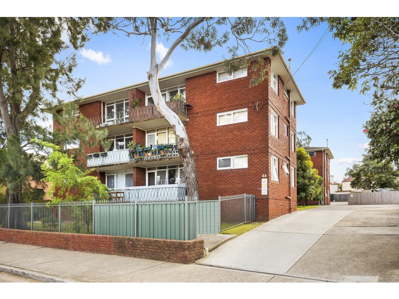 2/44 Grosvenor Crescent, Summer Hill NSW 2130