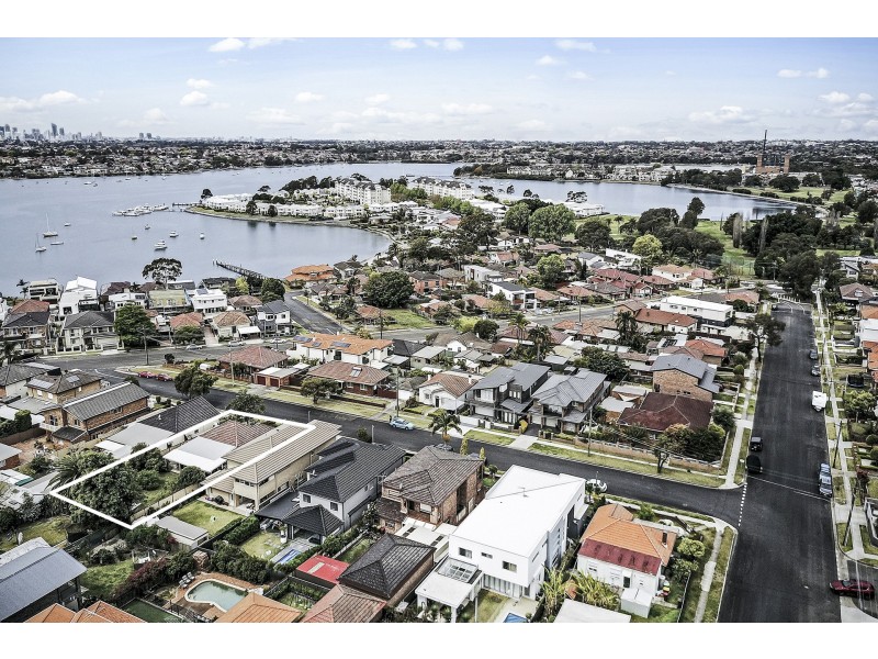 7 Moore Street, Cabarita NSW 2137