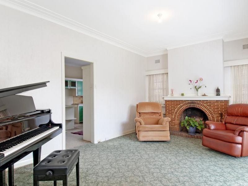 13 First Avenue, Rodd Point NSW 2046