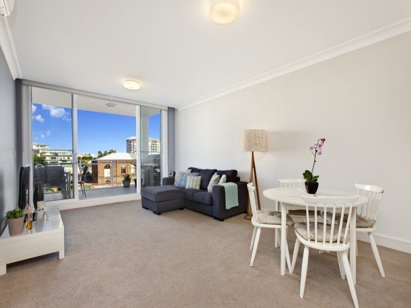 402/3 Palm Avenue, Breakfast Point NSW 2137