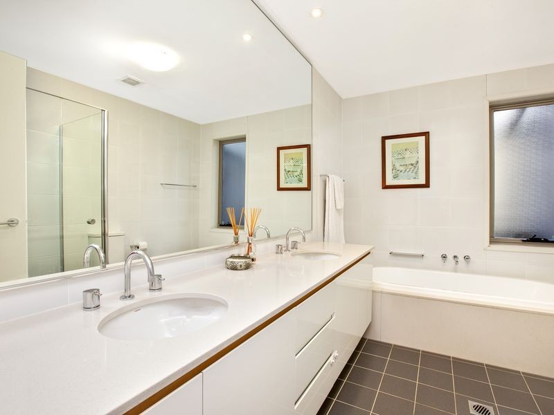 25 Edgewood Crescent, Cabarita NSW 2137