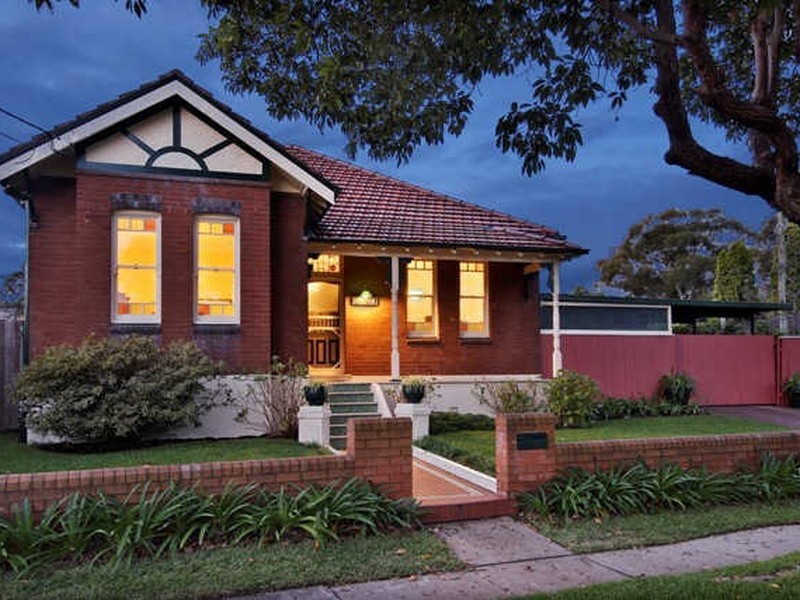2 Llewellyn, Rhodes NSW 2138