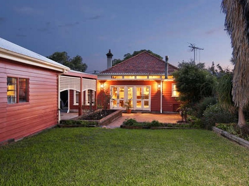 2 Llewellyn, Rhodes NSW 2138