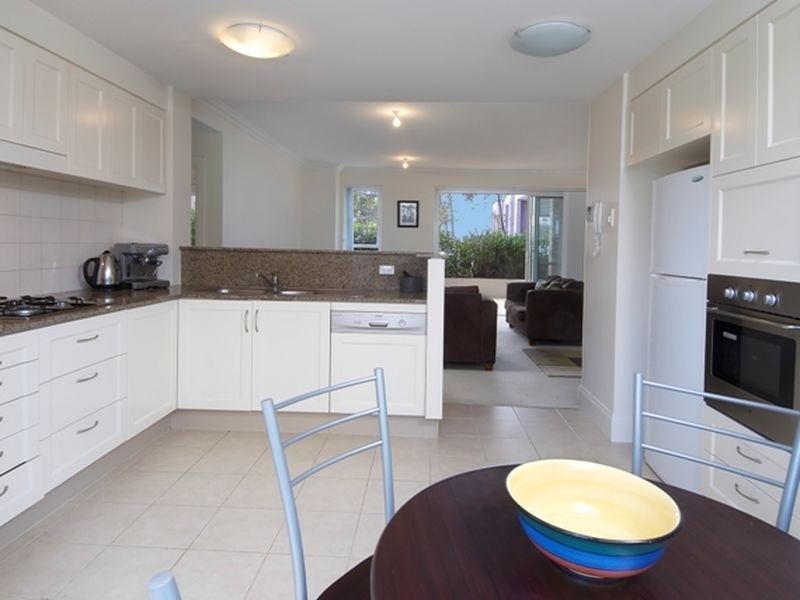 10/3 Magnolia Drive, Breakfast Point NSW 2137