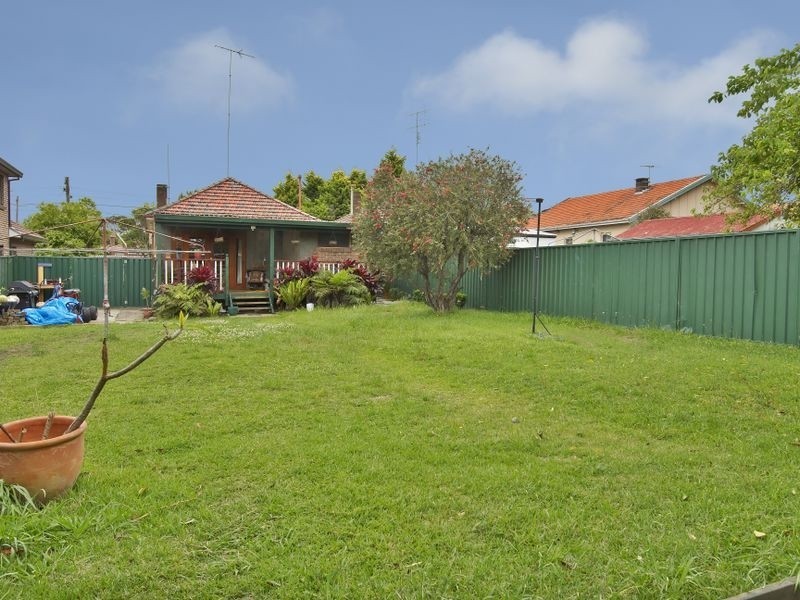 18 Pomeroy St, North Strathfield NSW 2137