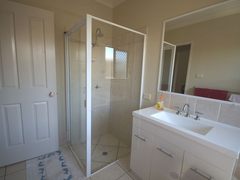 3 Acacia Cl, Tully Heads QLD 4854