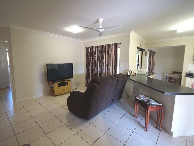 3 Acacia Cl, Tully Heads QLD 4854