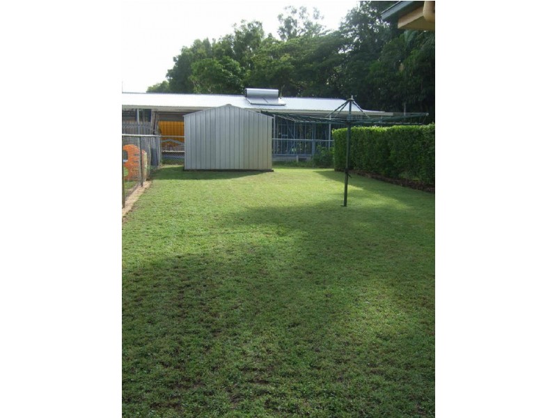 3 Acacia Cl, Tully Heads QLD 4854