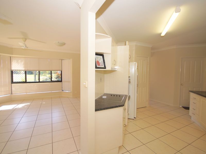 3 Acacia Cl, Tully Heads QLD 4854