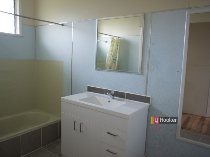 24 Theodore Street, Tully QLD 4854