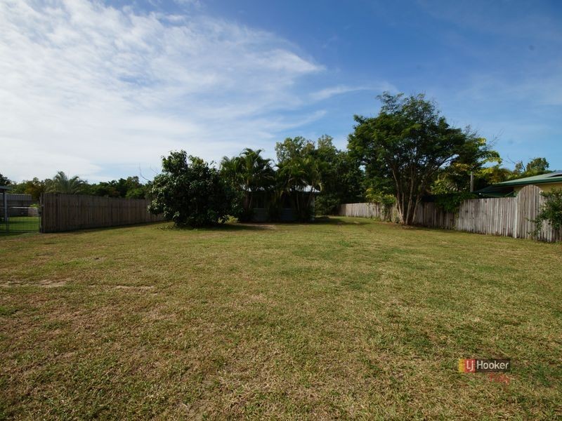 20 Muir Street, Tully Heads QLD 4854