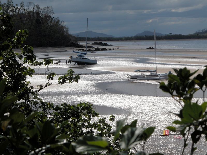 4 Garners Beach Road, Bingil Bay QLD 4852