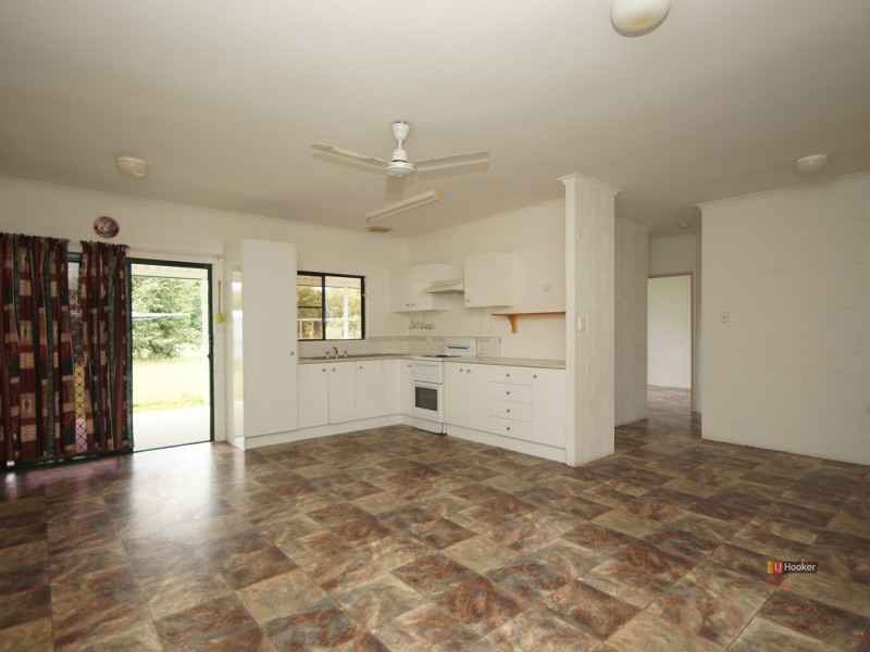 14 Muir Street, Tully Heads QLD 4854