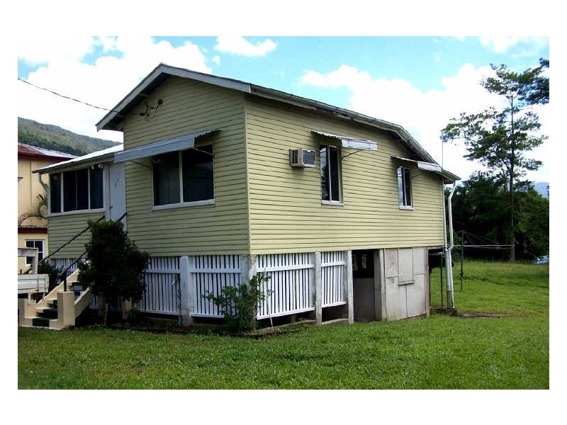 18 Webb Street, Tully QLD 4854
