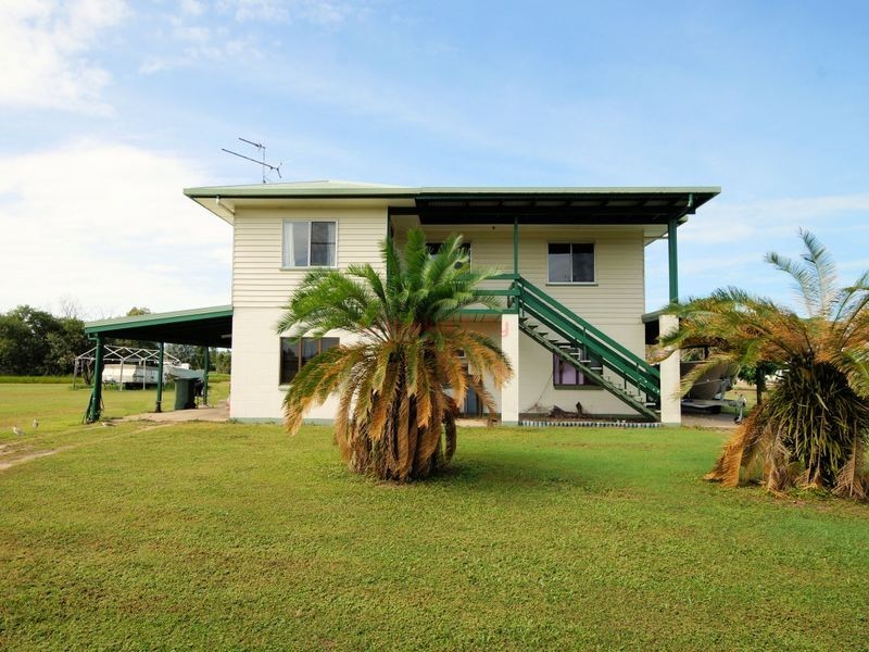 2/9 Vipiana Drive, Tully Heads QLD 4854