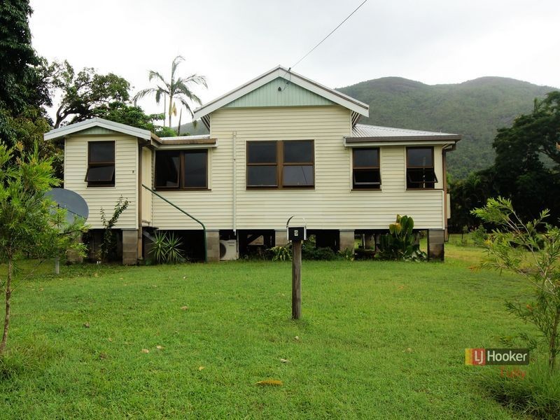 9 Blackman, Tully QLD 4854