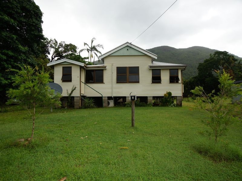 9 Blackman, Tully QLD 4854