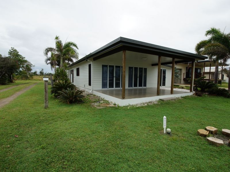 27 Taylor Street, Tully Heads QLD 4854