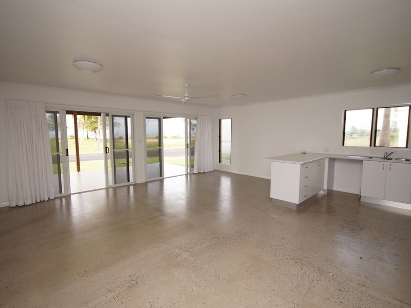 27 Taylor Street, Tully Heads QLD 4854