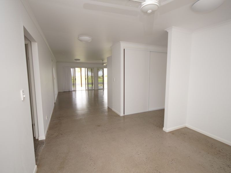 27 Taylor Street, Tully Heads QLD 4854