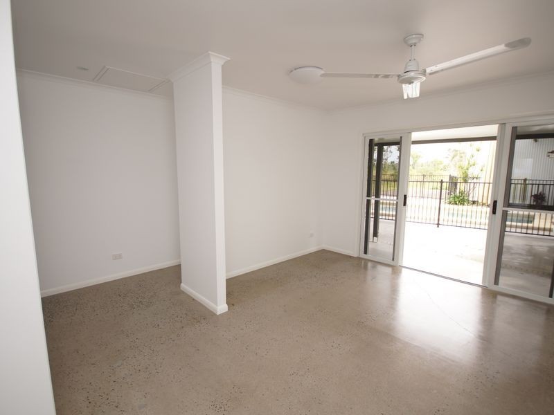 27 Taylor Street, Tully Heads QLD 4854